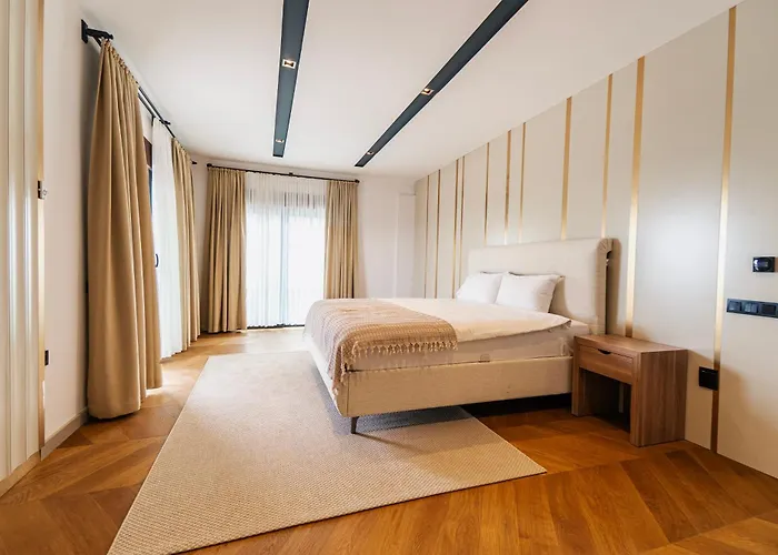 5-bedroom With Pool & Sauna *