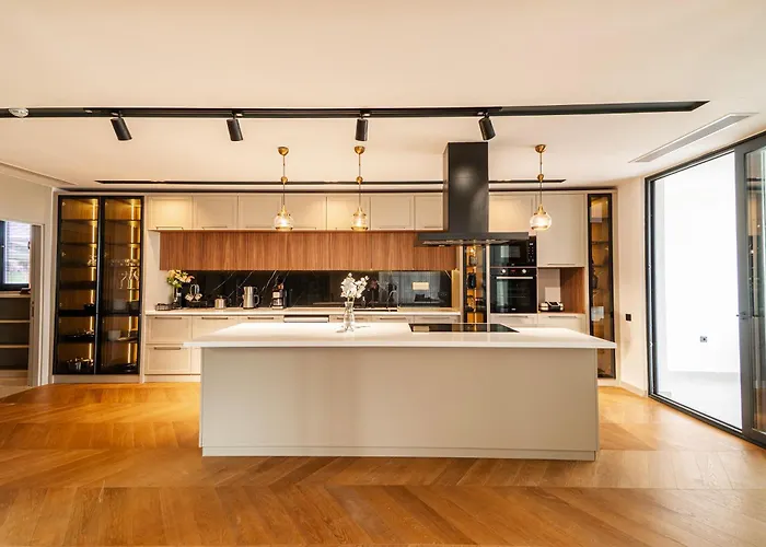 5-bedroom With Pool & Sauna *